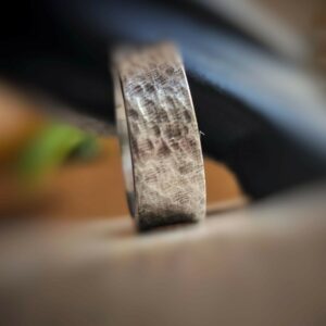 Bague Sombra, artisanale en argent oxydé