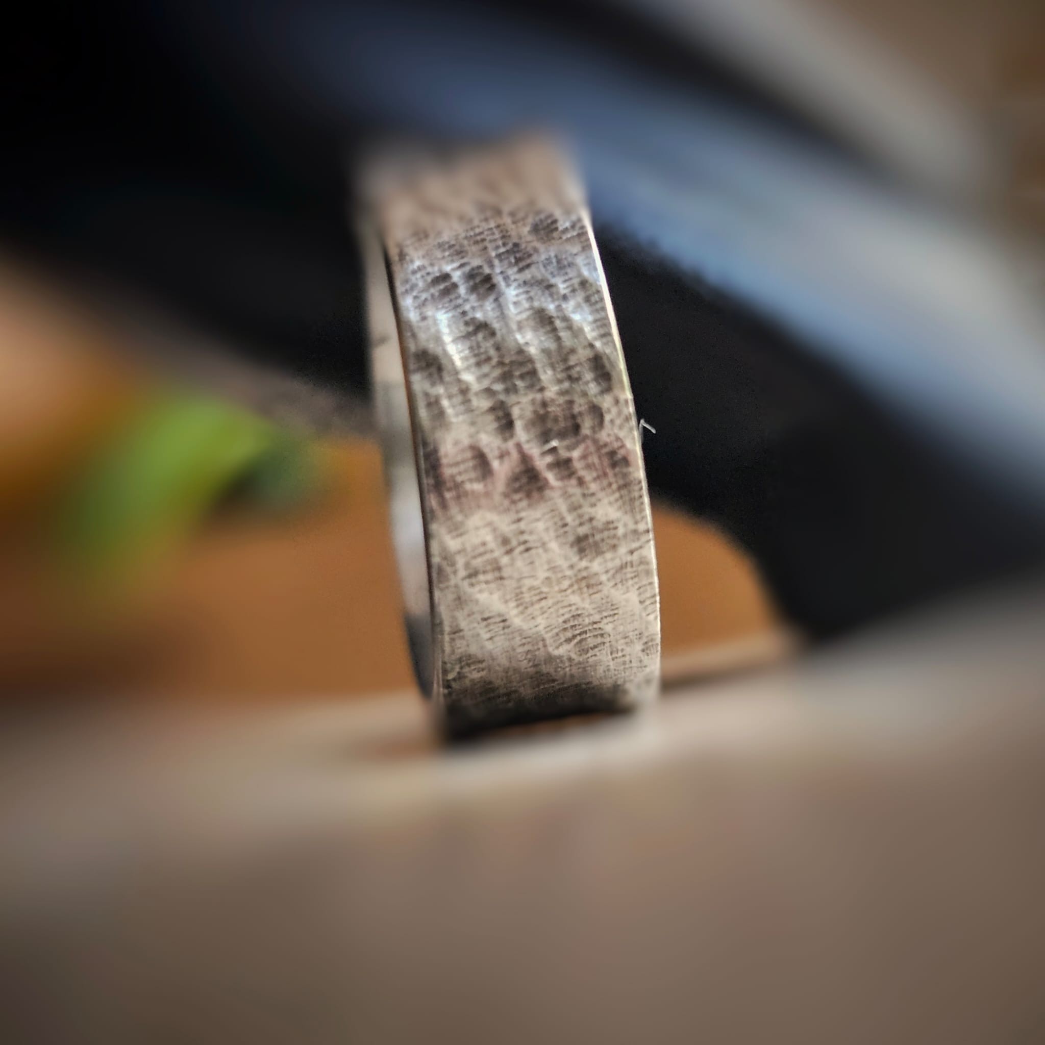 Bague Sombra, artisanale en argent oxydé